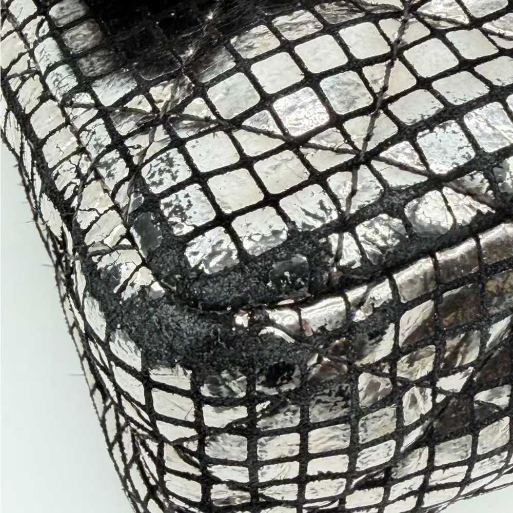 Chanel Mirror Reissue 2.55 Flap Bag in silver - Picture 6 of 11